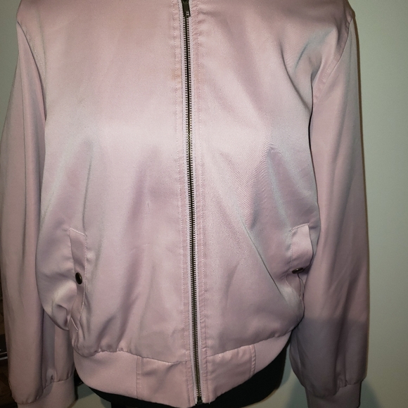 A  jacket - Picture 3 of 6